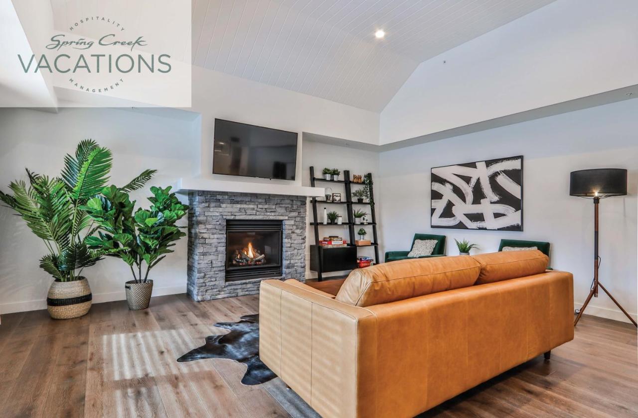 White Spruce Lodge By Spring Creek Vacations Канмор Номер фото