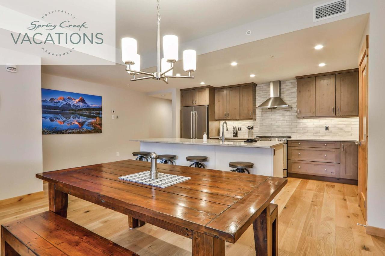 White Spruce Lodge By Spring Creek Vacations Канмор Номер фото