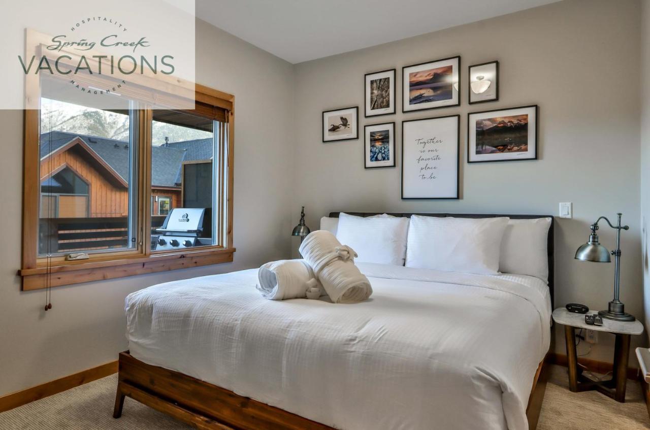 White Spruce Lodge By Spring Creek Vacations Канмор Номер фото