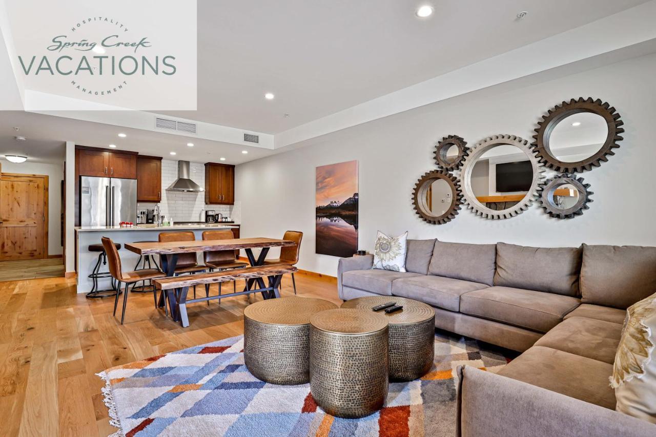 White Spruce Lodge By Spring Creek Vacations Канмор Номер фото