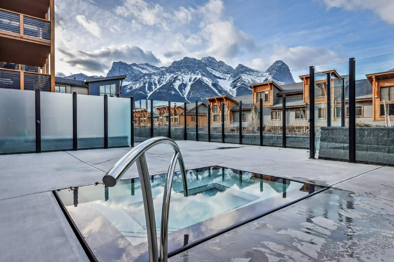 White Spruce Lodge By Spring Creek Vacations Канмор Экстерьер фото